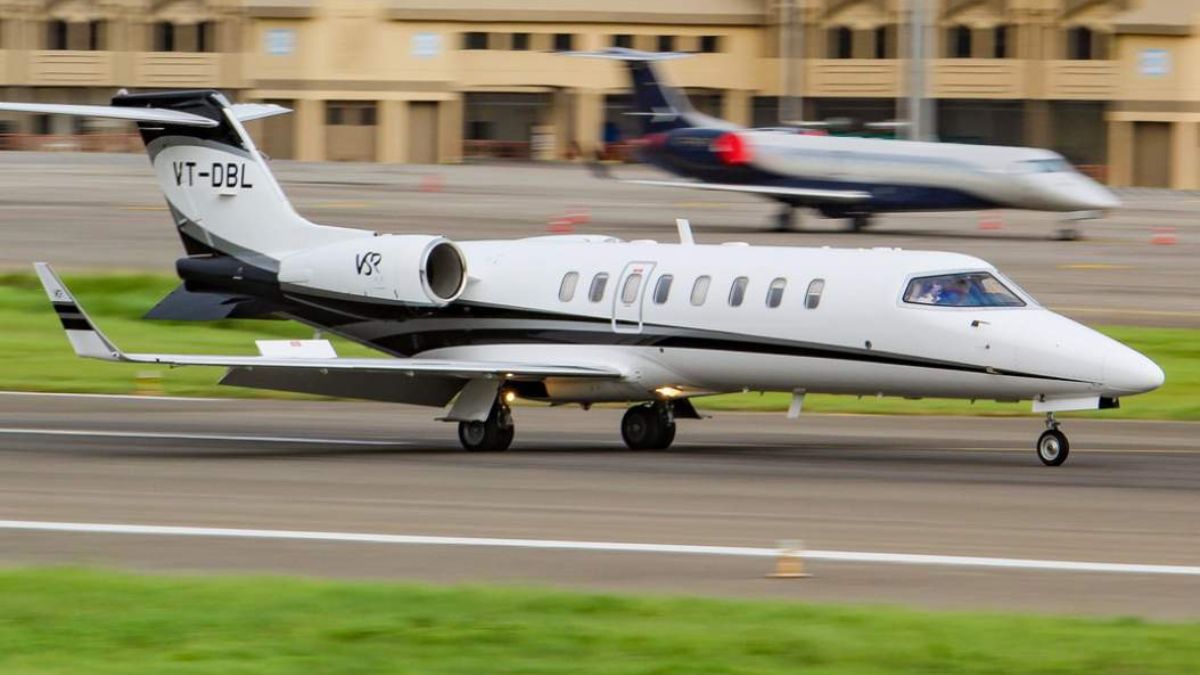 अजित पवार विमान हादसा: DGCA का बड़ा एक्शन, VSR वेंचर्स के 4 विमानों की उड़ान पर रोक