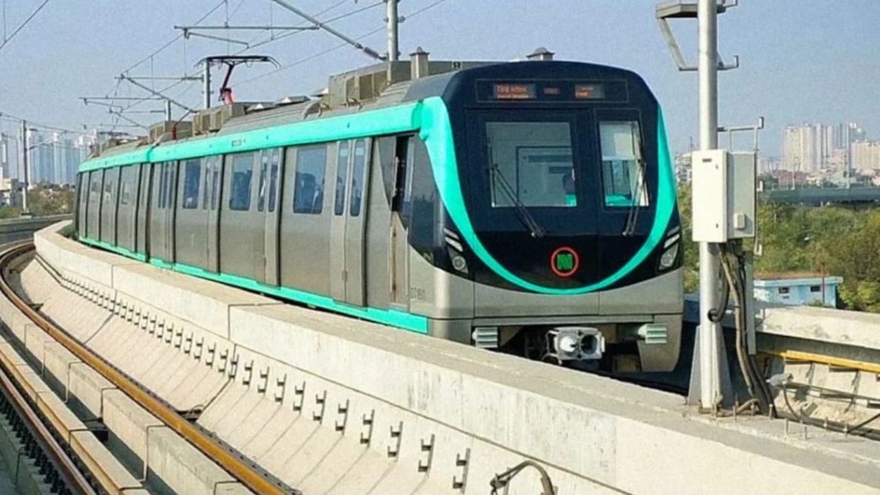 ग्रेटर नोएडा वेस्ट मेट्रो रूट पर गुड न्यूज, रेलवे ने दी NOC, किसान चौक से सेक्टर 51 तक  5 मेट्रो स्टेशन, नमो भारत से होगी कनेक्ट