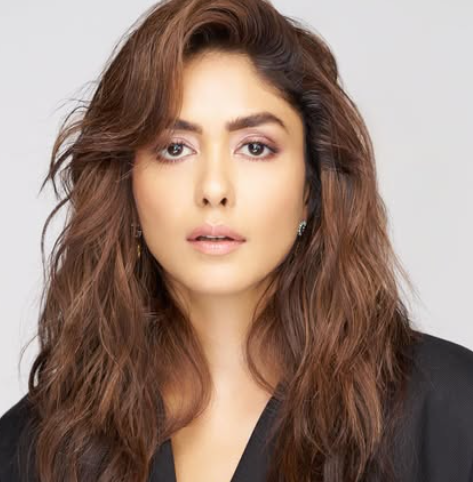 Mrunal Thakur Says She Was Not Confident About How She Looked Till 2025