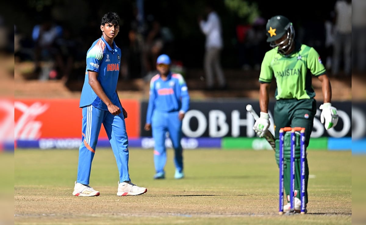 "Denouncing Your Own Kids": Ex-India Star Shuts Up Sarcastic Pakistan Fan Amid Boycott Mess