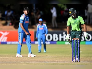 "Denouncing Your Own Kids": Ex-India Star Shuts Up Sarcastic Pakistan Fan Amid Boycott Mess