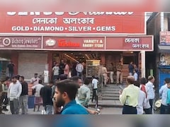 असम में दिनदहाड़े डकैती, बदमाशों ने पिस्‍तौल दिखाकर लूटे करोड़ों के जेवरात