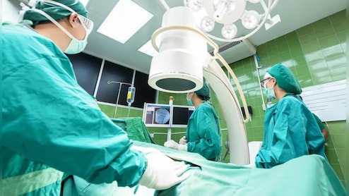 पेट दर्द की शिकायत लेकर पहुंचा युवक, जांच में डॉक्टरों को दिखा कुछ ऐसा तुरंत खाली करवाना पड़ा अस्पताल!