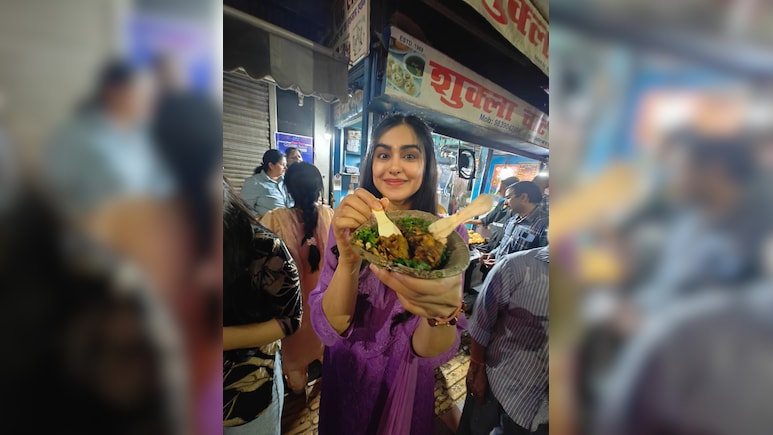 Adah Sharma ने लखनऊ में छोड़ा ग्लैमर, स्ट्रीट फूड का लिया मजा
