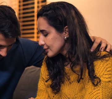 4 महीने से बेरोजगार था पति, जेब खर्च से दिया ऐसा तोहफा, देख फूट-फूट कर रोने लगी पत्नी