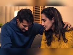 4 महीने से बेरोजगार था पति, जेब खर्च से दिया ऐसा तोहफा, देख फूट-फूट कर रोने लगी पत्नी