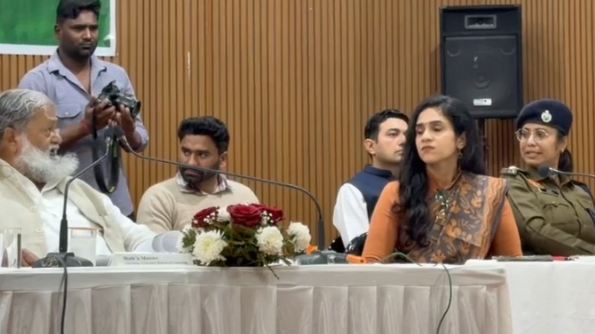 ‘पावर नहीं हैं तो मीटिंग से चले जाएं', SP उपासना पर भड़के अनिल विज, डीसी अपराजिता को करना पड़ा हस्तक्षेप