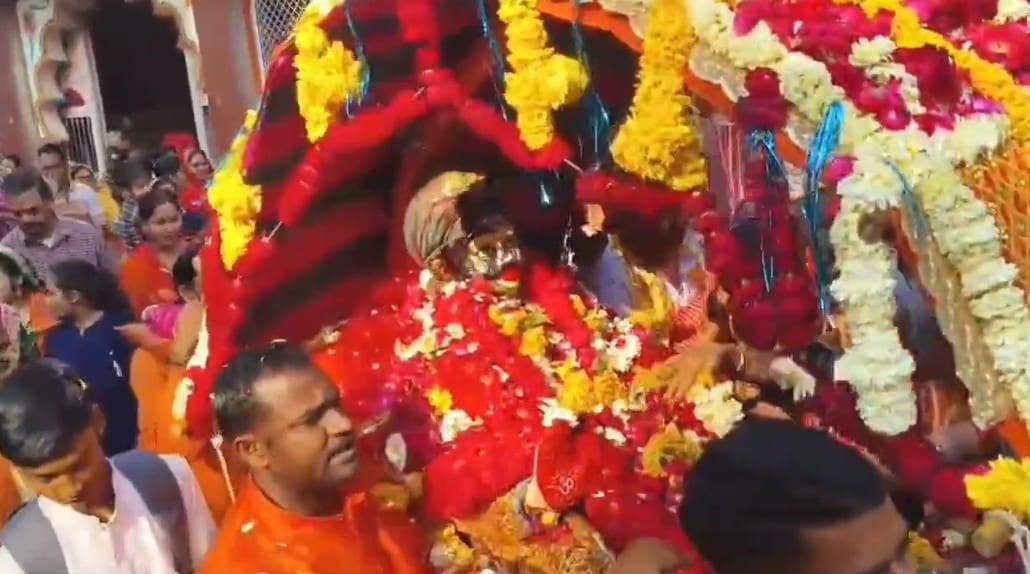 पालकी में सवार नजर आए महाकाल