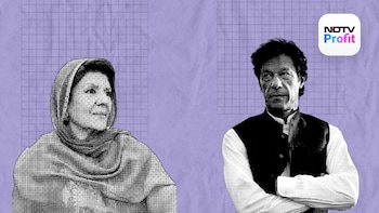 PTI Distancing Away From Ailing Imran Khan? Jailed Ex-PM's Sister Slams Party Top Brass
