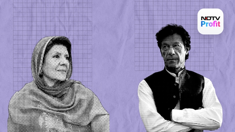 PTI Distancing Away From Ailing Imran Khan? Jailed Ex-PM's Sister Slams Party Top Brass