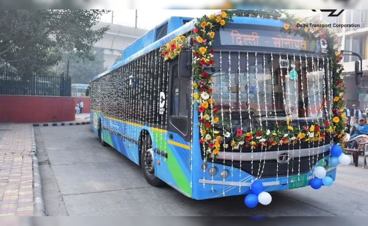 Double Decker Bus in Delhi: दिल्ली में आज से चलेगी डबल डेकर बस, जानें किन-किन जगहों से गुजरेगी और कितना होगा किराया