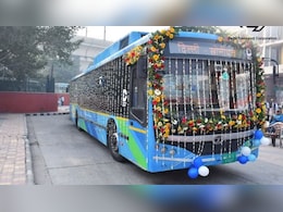Double Decker Bus in Delhi: दिल्ली में आज से चलेगी डबल डेकर बस, जानें किन-किन जगहों से गुजरेगी और कितना होगा किराया