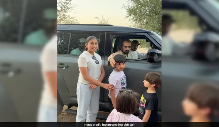 दुबई के शासक का यह अंदाज जीत रहा दिल, गाड़ी रोककर खिंचवाई फोटो, भारतीय परिवार से मिले शेख मोहम्मद