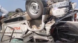 मंत्री के एस्&zwj;कॉर्ट वाहन में ट्रेलर ने मारी टक्&zwj;कर, ASI सह&zwj;ित 4 पुल&zwj;िसकर्मी घायल; 3 की हालत गंभीर