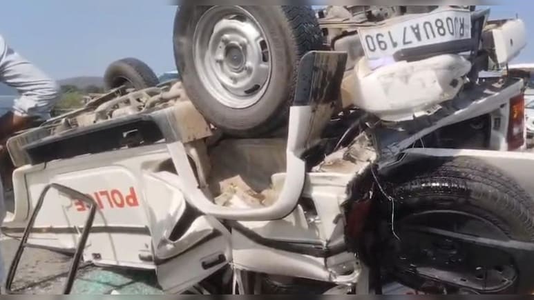 मंत्री के एस्&zwj;कॉर्ट वाहन में ट्रेलर ने मारी टक्&zwj;कर, ASI सह&zwj;ित 4 पुल&zwj;िसकर्मी घायल; 3 की हालत गंभीर