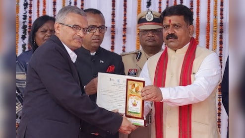 सरगुजा में शिक्षा और स्वच्छता की मिसाल: अदाणी विद्या मंदिर को &lsquo;क्लीन एंड ग्रीन स्कूल ऑफ द डिस्ट्रिक्ट&rsquo; सम्मान