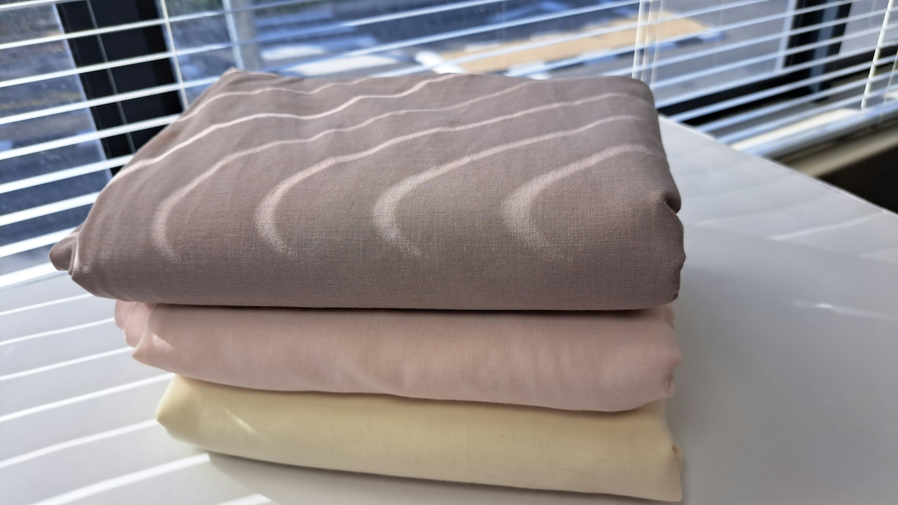 Best Comforters For AC Rooms: 5 Lightweight Picks For Cold Nights