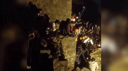 हजारों की भीड़,  अफरातफरी, कई श्रद्धालु घायल... पुणे के शिवनेरी किले में शिवजयंती पर भगदड़ जैसे हालत