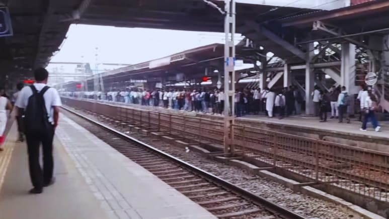 Nalasopara Station : प्रवाशांनी लक्ष द्या! आता नालासोपारा स्टेशनवर लोकलमध्ये चढण्यापूर्वी ही गोष्ट अनिवार्य