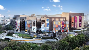 Double Downgrade: DLF Shares Slip After BofA Cuts Target Price, Rating On Slower Booking Growth