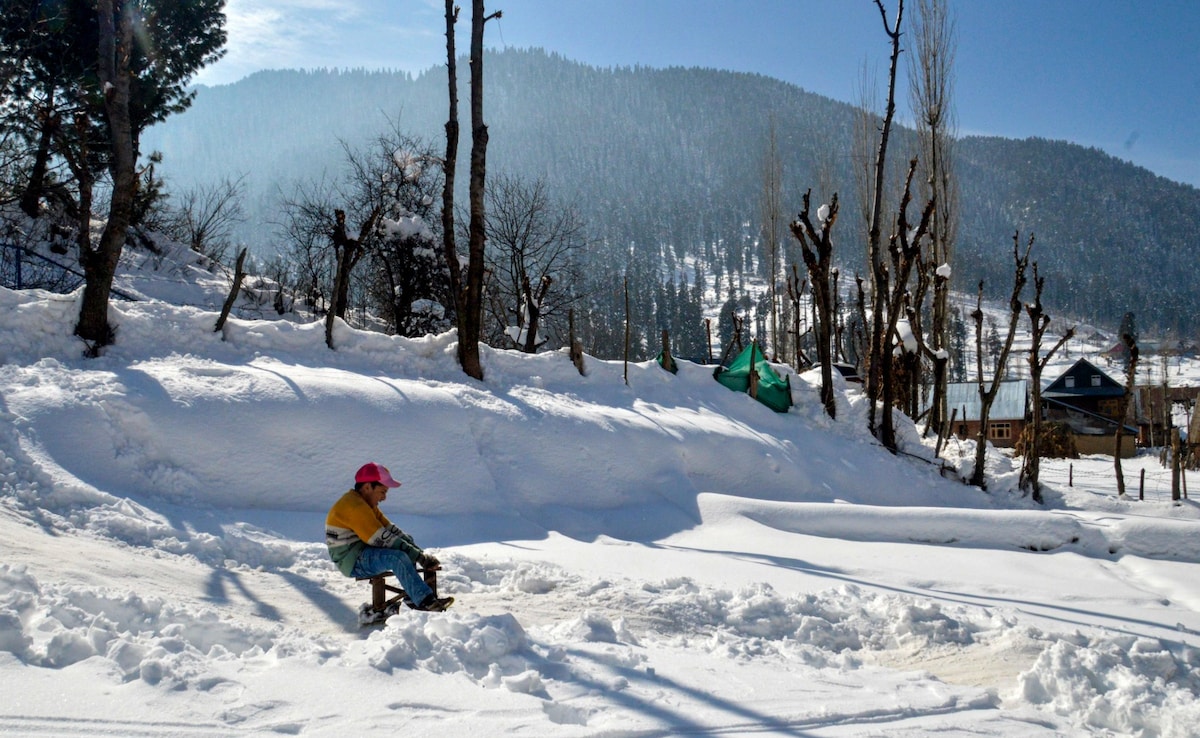 पहाड़ों में बर्फबारी, दिल्‍ली में होगी बारिश... मौसम फिर लेने जा रहा करवट, पढ़ लें IMD का अलर्ट