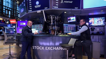 Asian Stocks Drop After AI Jitters Hit Wall Street: Markets Wrap