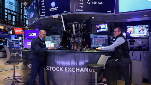 Asian Stocks Drop After AI Jitters Hit Wall Street: Markets Wrap