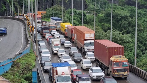 Pune News: खंडाळ्याचा घाट डोकेदुखी बनला, मुंबई-पुणे एक्स्प्रेसवे पुन्हा जाम झाला; कारण काय?