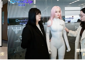 दुनिया का पहला इंसान जैसा रोबोट, चेहरे के भाव के साथ आंखों से आखें मिलाएगा, चलने में 92% इंसान जैसा