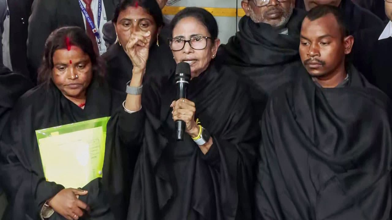 "Never Seen An Arrogant Poll Body Like This": Mamata Banerjee