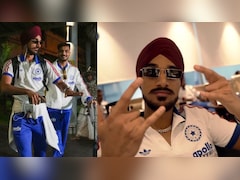 कोलंबो में टीम इंडिया का शाही इस्तकबाल, 'रहमान डकैत' वाले अंदाज में अर्शदीप ने डांस से लूटी महफिल