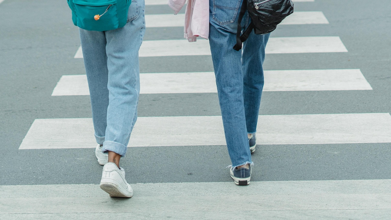 Wide-Leg Jeans For Short Women: The Hemline Trick That Instantly Works Wide-Leg Jeans For Short Women: The Hemline Trick That Instantly Works