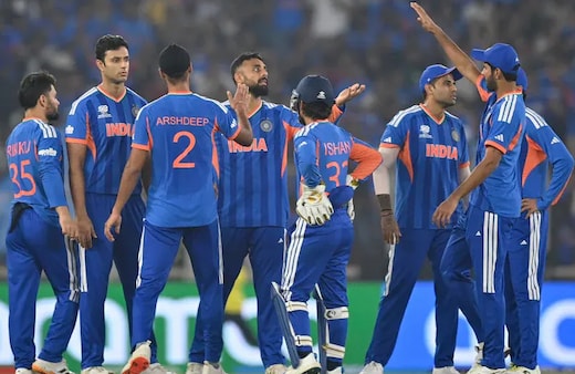 IND vs WI LIVE Score:  वेस्टइंडीज की बैटिंग शुरू, भारत की नजरें शुरुआती विकेट पर