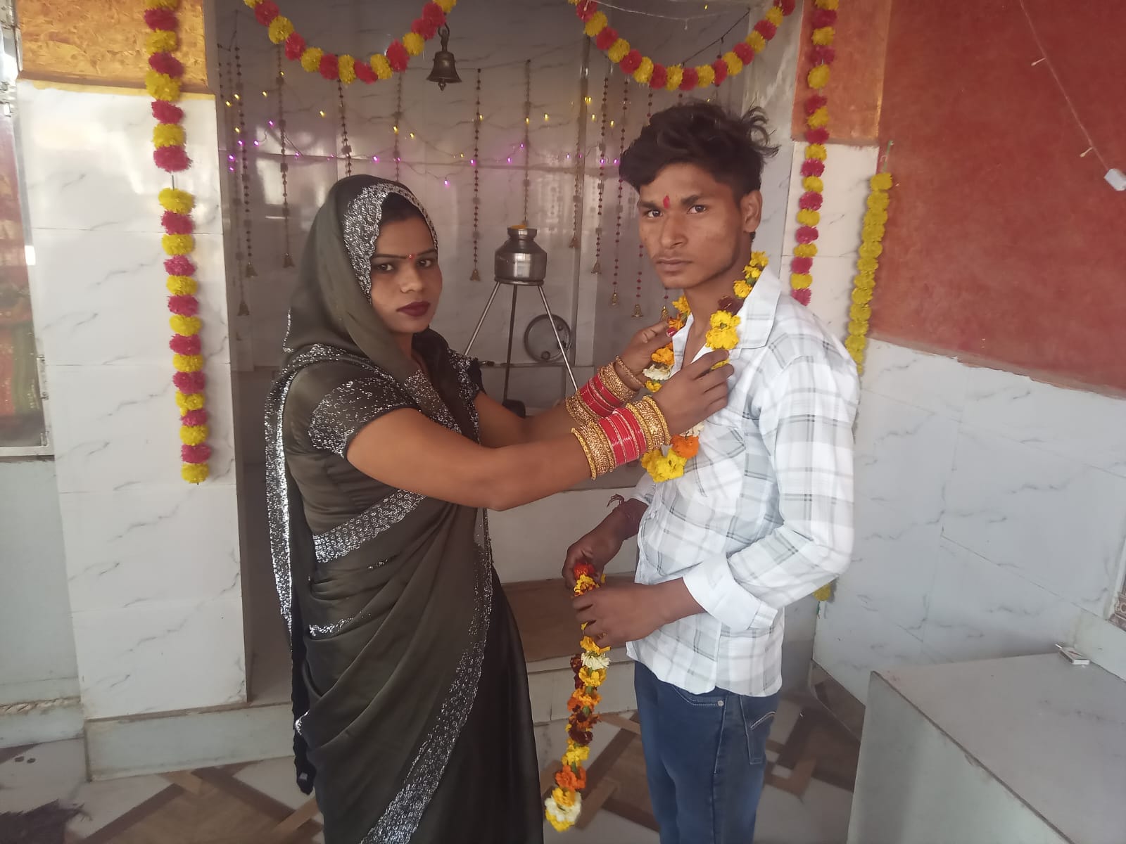 'अब वहीं रहो...' : जब 2 बच्चों की मां प्रेमी के लिए अड़ी, तो पति ने खुद करा दी मंदिर में शादी