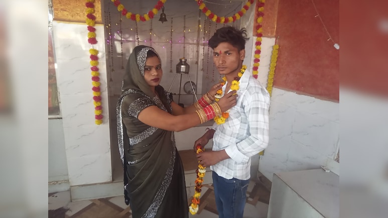 'अब वहीं रहो...' : जब 2 बच्चों की मां प्रेमी के लिए अड़ी, तो पति ने खुद करा दी मंदिर में शादी