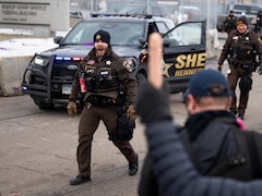 Minnesota Governor Says Federal Immigration Crackdown Could End Within Days