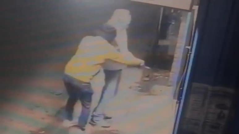 शराब पर नहीं दिया डिस्काउंट तो मार दी थी गोली, भिंड पुलिस ने नाबालिग समेत दो आरोपी दबोचे, एक फरार