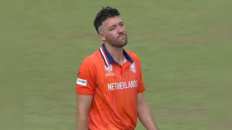 NED vs PAK: लोगन वैन बीक की हुई इतनी कुटाई कि बन गया शर्मनाक रिकॉर्ड