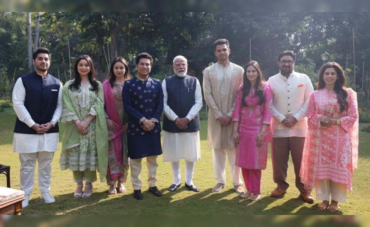 Sachin Tendulkar Meets PM Narendra Modi To Extend Invitation For Arjun and Saaniyas Wedding Ceremony. Full Details Here
