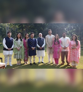 Sachin Tendulkar Meets PM Narendra Modi To Extend Invitation For Arjun and Saaniyas Wedding Ceremony. Full Details Here