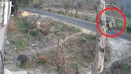 Mandla Road Accident: मंडला में तेज रफ्तार ऑटो पलटा, 6 शिक्षक घायल, 4 की हालत गंभीर