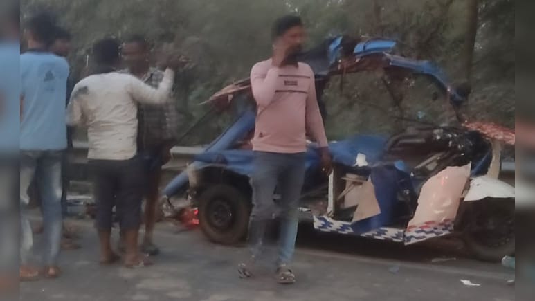 बिहार के भागलपुर में बड़ा सड़क हादसा, बस ने पिकअप वैन और ई-रिक्शा को रौंदा, 4 की मौत