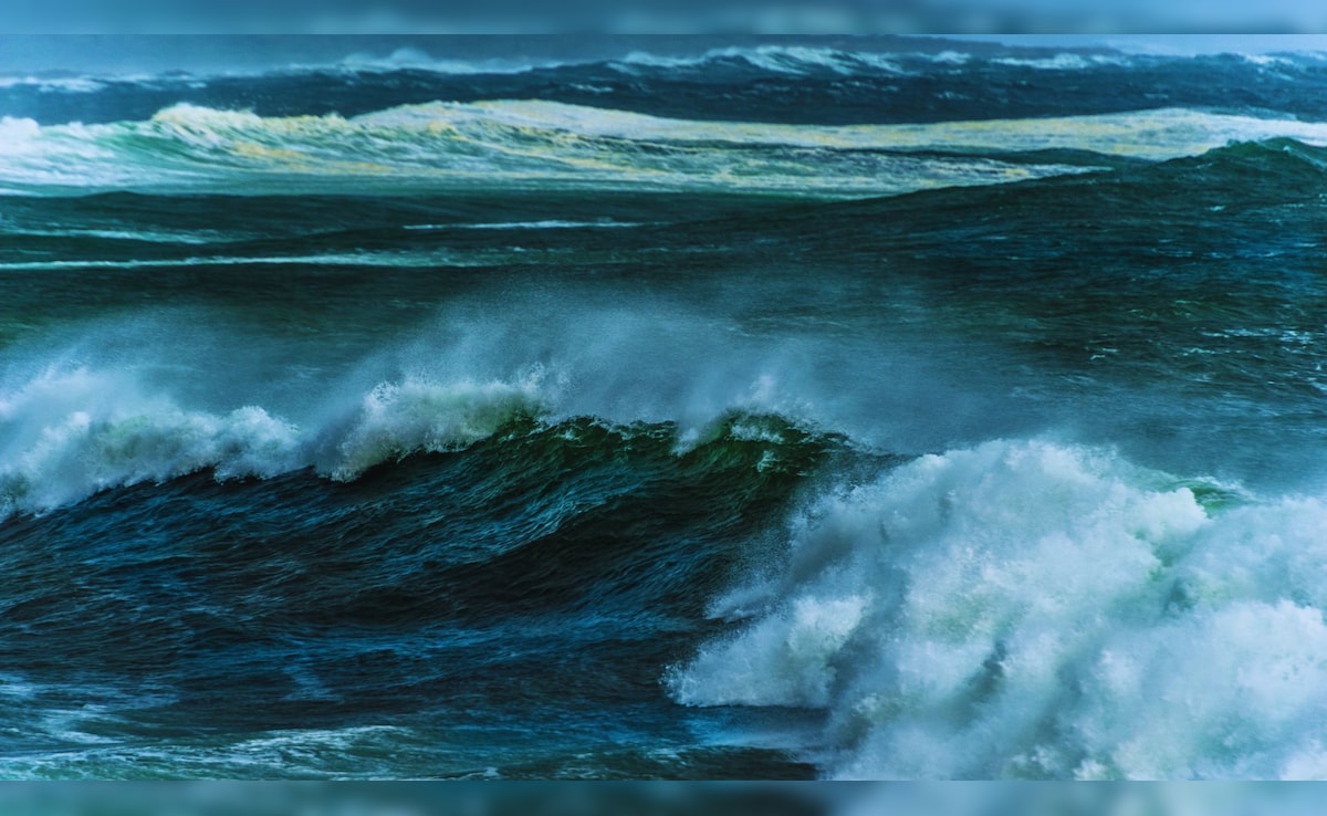 इटली के पास समुद्र में नाव हादसा, 32 प्रवासियों को बचाया गया, 71 लापता