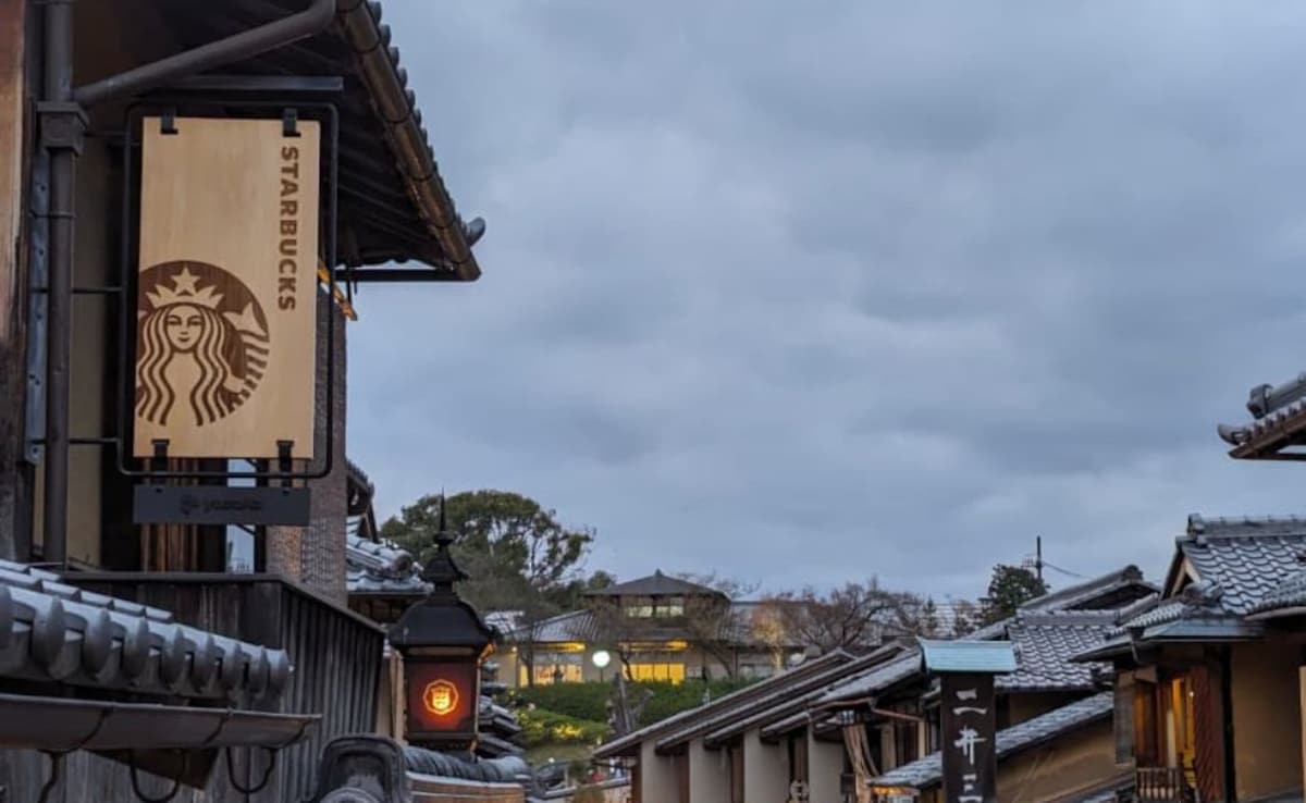न कुर्सी, न टेबल - जमीन पर कॉफी, 100 साल पुराने जपानी घर में खुला दुनिया का सबसे अनोखा स्टारबक्स