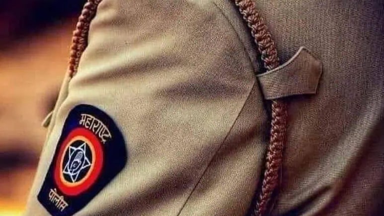 Pimpri-Chinchwad : पोलीस असल्याचं सांगितलं अन् वृद्धांना लुटून गेला; पिंपरी-चिंचवडमध्ये भररस्त्यात चोरी