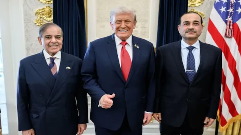 ट्रंप की जी-हुजूरी करके भी मुनीर-शहबाज के हाथ खाली! एक्सपर्ट मान रहे अमेरिका- पाकिस्तान के बीच कुछ नहीं बदला