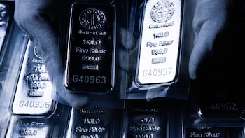 Silver Whipsaws Again as Thin Liquidity Fuels Wild Price Swings