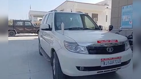 देर से दफ्तर आने वाले कार्मिकों पर एक्शन, कलेक्टर-ADM भी गैर हाजिर मिले; PWD ऑफिस में लटका ताला