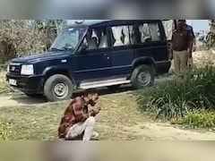 'कानून क्या कर लेगा?', पत्नी के प्रेमी की हत्या करने वाले को पुलिस ने घेरा; बीड़ी पीते हुए किया सरेंडर