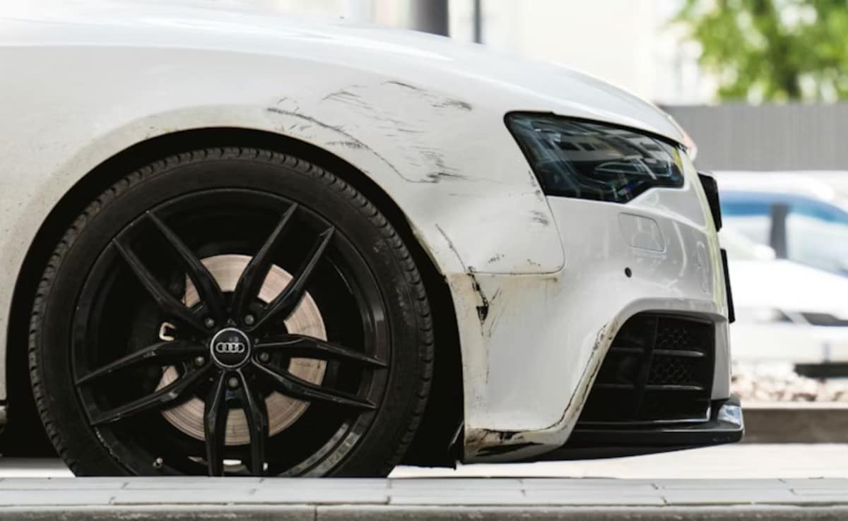 गाड़ी के लग जाएं हल्का स्क्रैच, तो मकैनिक नहीं खुद घर पर ट्राय करें ये 5 आसान तरीके